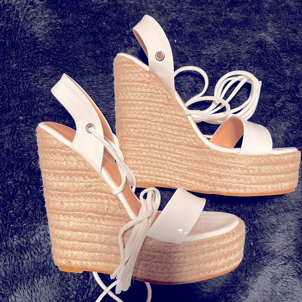 Sz 6 white wrap around braid wedge heels